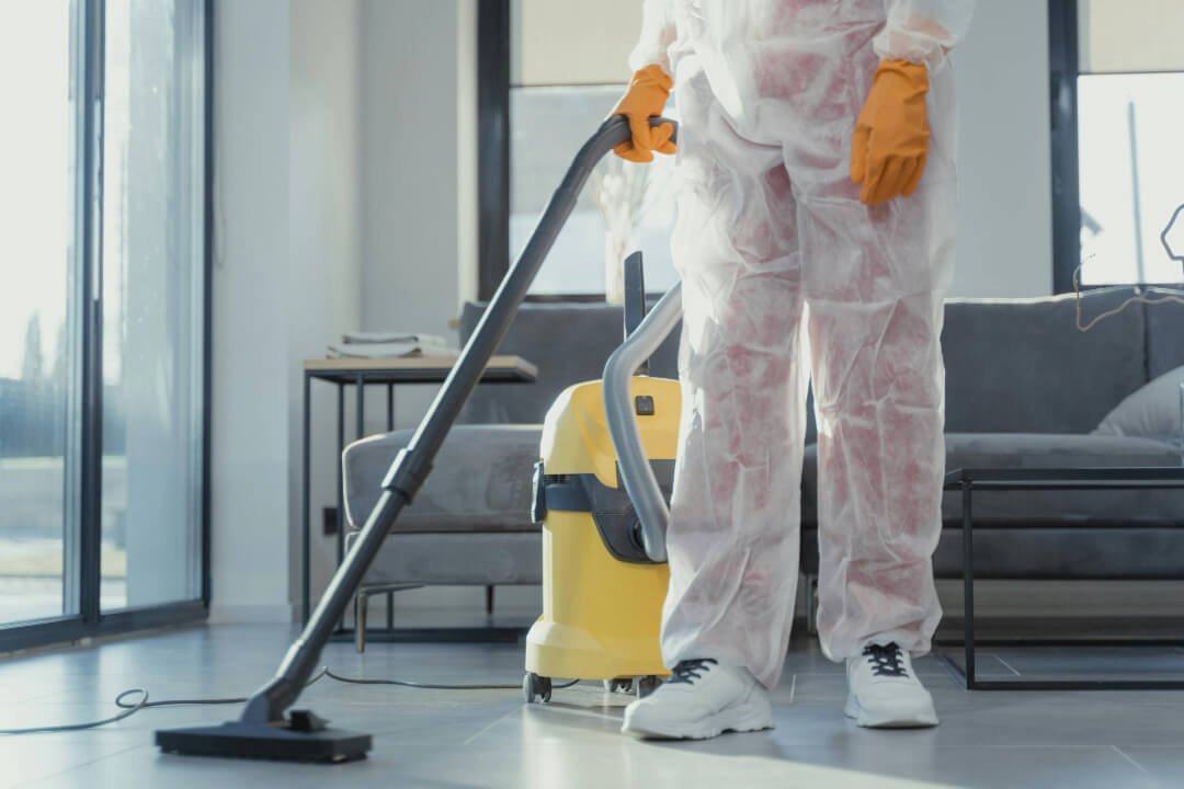 Professional deep cleaning service in a Miami home
